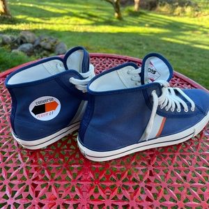 Converse mens 8, worn once.